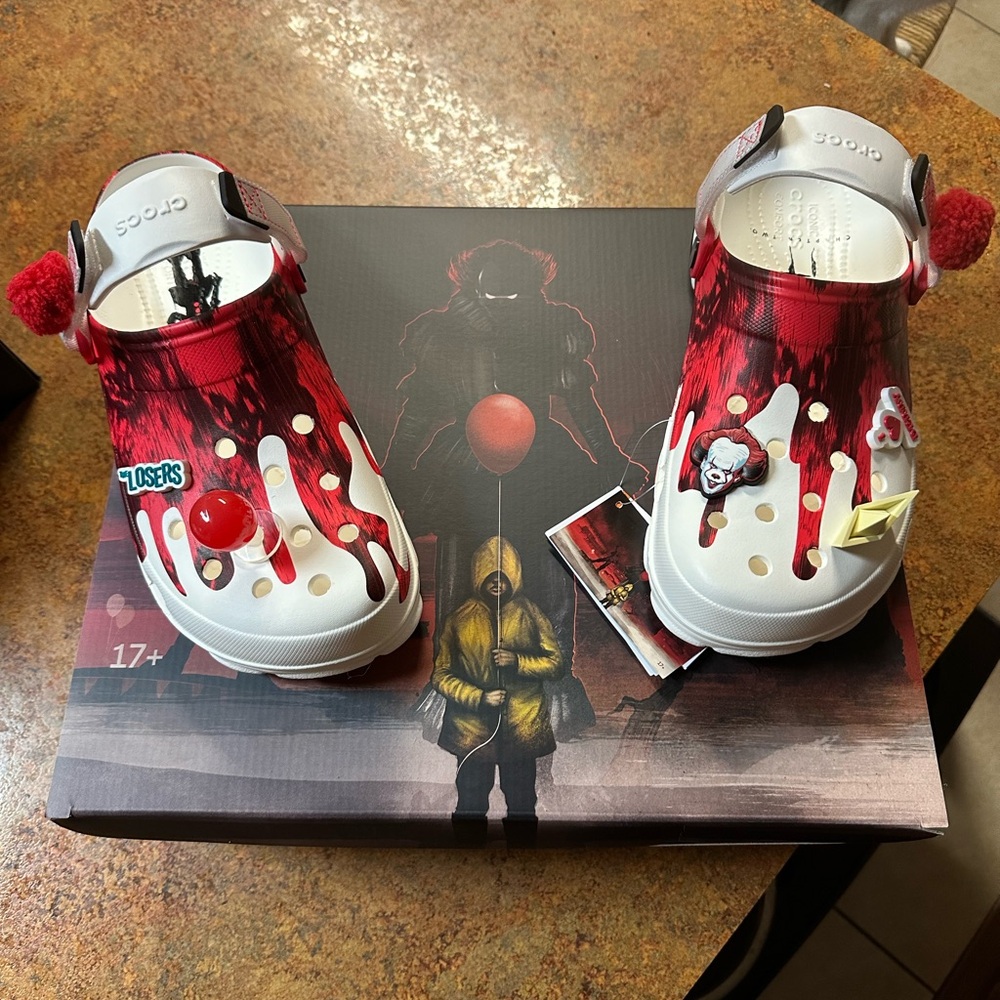 HALLOWEEN 2024 BRAND NEW CROCS PENNYWISE. IT!!! Size 11 Men’s